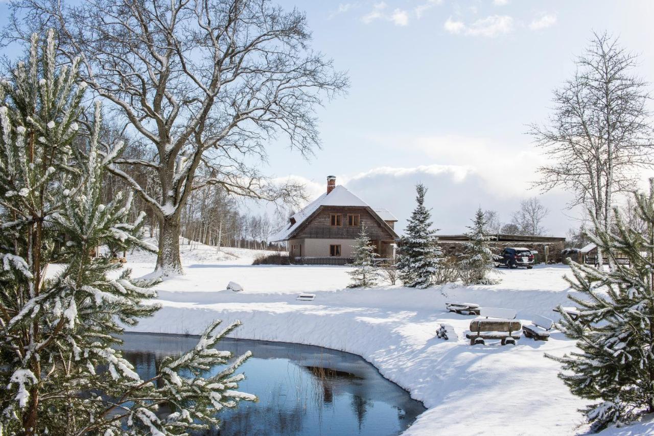 Pujalgi Villa Edole Bagian luar foto